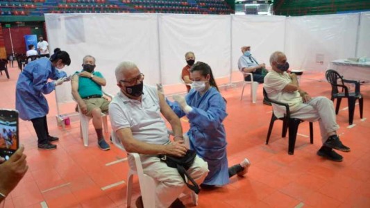 Arrancó la vacunación de los adultos mayores en Neuquén