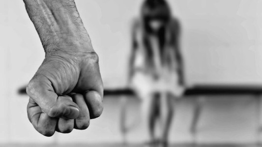Violencia de género: le había quemado la casa, lo perdonó y ahora la mató
