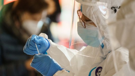 España sumó más de 16 mil casos de coronavirus y superó los 3 millones de contagios