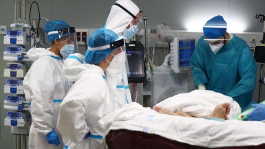 Estudio: la combinación de dos fármacos baja a la mitad la mortalidad en casos graves de coronavirus