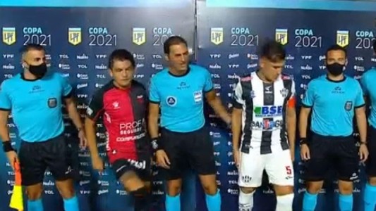 Video: el caño del Pulga Rodríguez al árbitro que se volvió viral