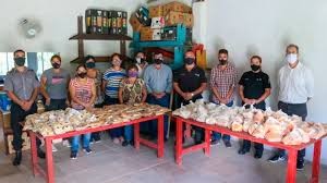 Detenidos elaboran panificados y cosechan verduras para comedores