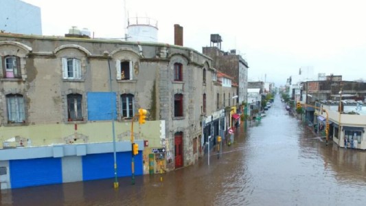 Treinta evacuados y anegamientos de calles por las lluvias en Mar del Plata