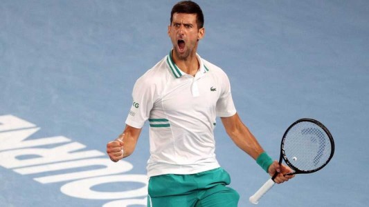 Djokovic derrota a Karatsev y jugará su novena final del Open de Australia