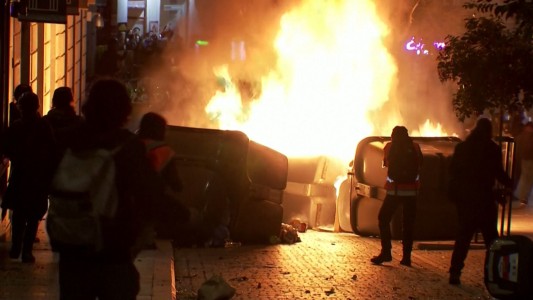 Violentos disturbios en varias ciudades de España por la prisión de un rapero