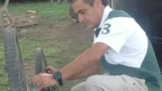 Concejal cordobés recicla, repara y regala bicicletas a quienes más las necesitan