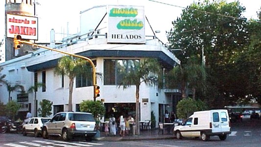 Cerró la histórica heladería porteña Monte Olivia después de 55 años