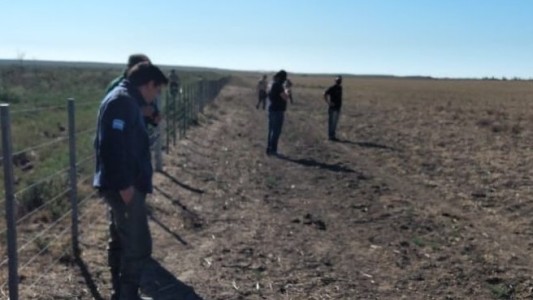 Un hombre volcó con su camioneta en la ruta y desde entonces no hay rastros de él