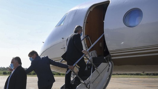 Tras el escándalo por las vacunas, el Presidente viaja a México y se reunirá con López Obrador