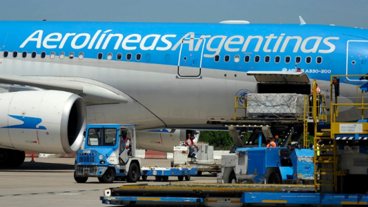 Un vuelo de Aerolíneas Argentinas parte esta tarde a Beijing a buscar la vacuna china