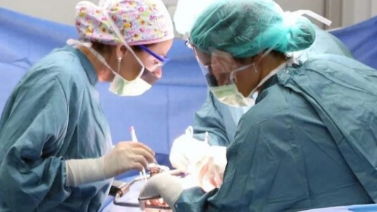 Una mujer murió de Covid-19 tras recibir un pulmón infectado con el virus