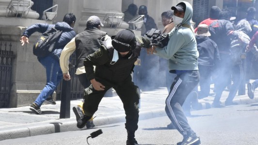 Cocaleros se enfrentaron con la Policía en una marcha en el centro de La Paz