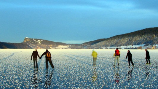 Cuatro muertos al quebrarse la superficie helada de un lago en Suecia
