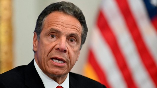 El gobernador de Nueva York pasa de ser ejemplo por su gestión de la Covid-19 a "depredador sexual"