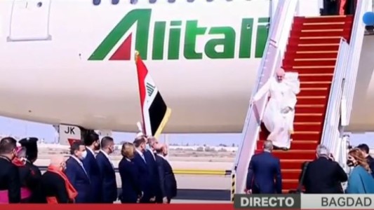Histórico: Francisco llegó a Irak con eje en el diálogo interreligioso y los cristianos perseguidos