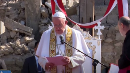 El papa celebra su mayor misa en Irak ante miles de fieles en Erbil