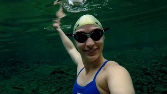 Una joven nadó 114 kilómetros y unió dos ciudades