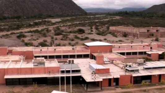 Toman rectorado de una universidad en La Rioja por denuncias de defraudación