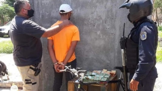 Se llevó un millón de pesos de la casa de un comisario, pero perdió el DNI y lo atraparon