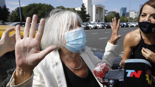 Beatriz Sarlo declaró en la Justicia que la esposa de Kicillof le ofreció la vacuna