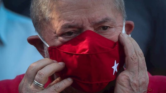 Lula criticó las "decisiones imbéciles" de Bolsonaro en la lucha contra la pandemia de coronavirus