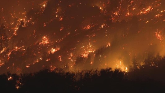 Cientos de evacuados y más de 200 casas destruidas por los incendios de Chubut