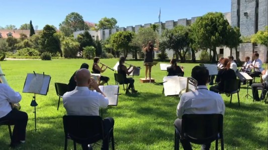 La banda del Servicio Penitenciario Bonaerense rinde homenaje a Astor Piazzola a 100 años de su nacimiento