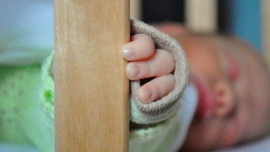 Un bebé de siete meses está grave por golpes y sus padres fueron detenidos en Códoba