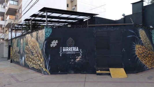 Explotó un barril que usaban como mesa en un bar