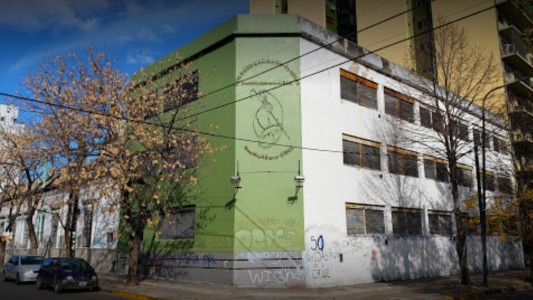 Un hombre se masturbó frente a un grupo de alumnas en la puerta de una escuela