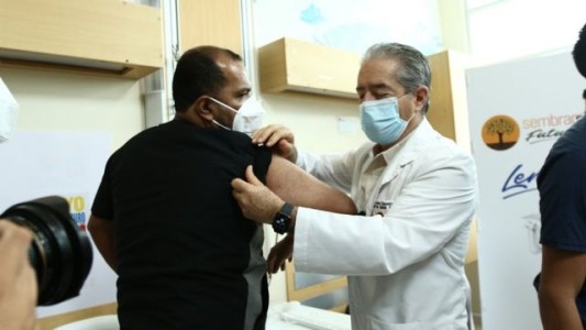 Nuevo escándalo por una "vacunación VIP" contra el Covid-19 en Ecuador