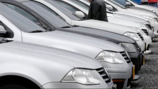 Se necesitan19,3 salarios promedio para comprar un auto