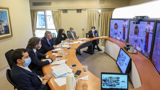 Coronavirus: Presidente y gobernadores se mostraron "de acuerdo" en reducir vuelos