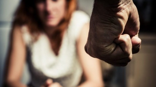 Una mujer fue violada por al menos 3 hombres en La Plata