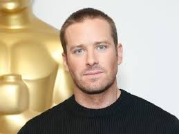Una mujer acusó al actor Armie Hammer de violarla "durante 4 horas"