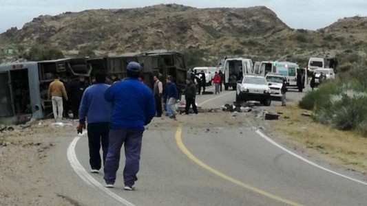 Volcó un micro en Mendoza: al menos 12 muertos y más de 20 heridos