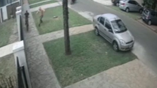 Video: dos motochorros golpearon a un nene de 11 años para robarle la bici