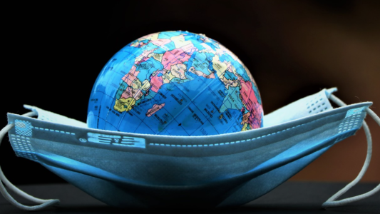 Especialistas de la OMS consideran "poco realista" que en 2022 el virus esté erradicado