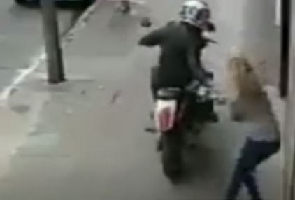 Una mujer murió tras ser asaltada por un motochorro en Ramos Mejía