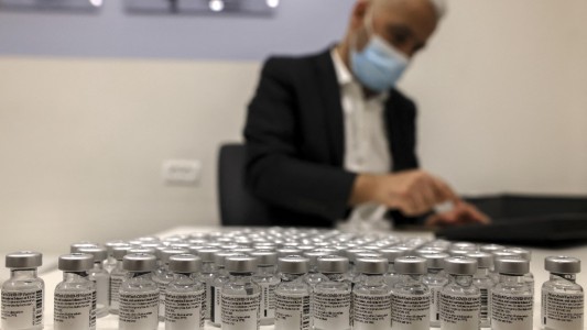 Brasil libera su stock de vacunas para aplicar más cantidad como primera dosis