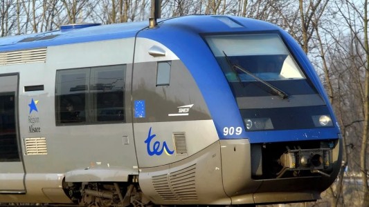 Francia: menores intentaron robar una locomotora para volver a su casa y los detuvieron