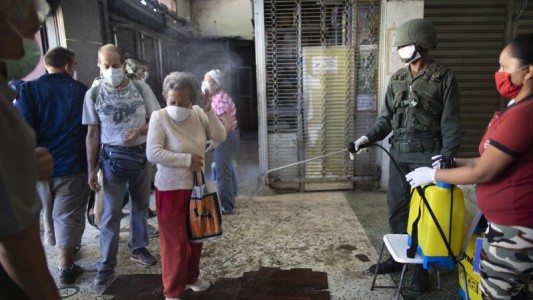 Chile: vuelven a cuarentena total la mitad de Santiago y casi 14 millones de habitantes