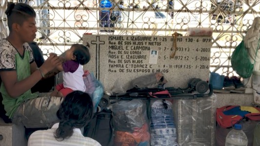 Un cementerio se convierte en refugio de personas sin techo