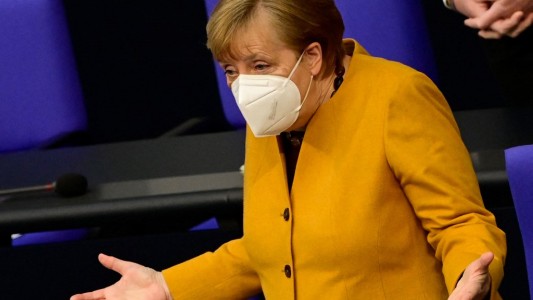 Merkel dio vuelta atrás en las restricciones anticovid de Semana Santa y pidió "perdón"