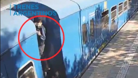 Surfeaban los techos del tren y terminaron detenidos