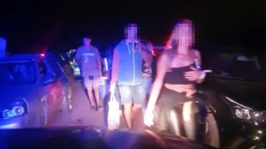 Video: desactivaron una fiesta clandestina y show de trap en un campo de maíz en Santa Fe