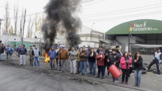 Empresa debe más de dos meses de salario y ofrece pagarle a los empleados con frutas