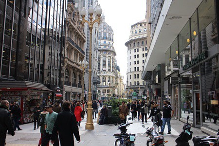 Mañana fresca, ventoso todo el día y máxima de 19 grados