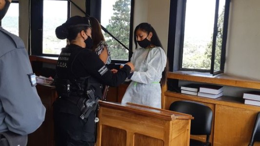 Prisión perpetua para una mujer acusada de matar a sus hijos de 1 y 4 años