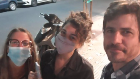 Encontró un Iphone en un taxi en Palermo, buscó a la dueña por Twitter y el final de la historia fue viral